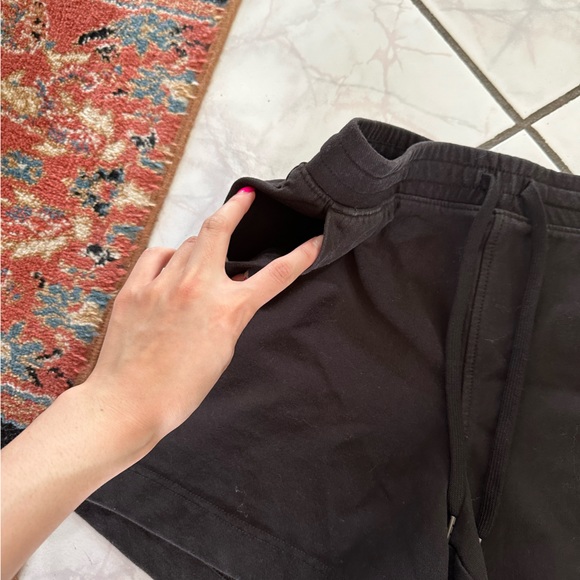 Uniqlo shorts - Picture 4 of 4